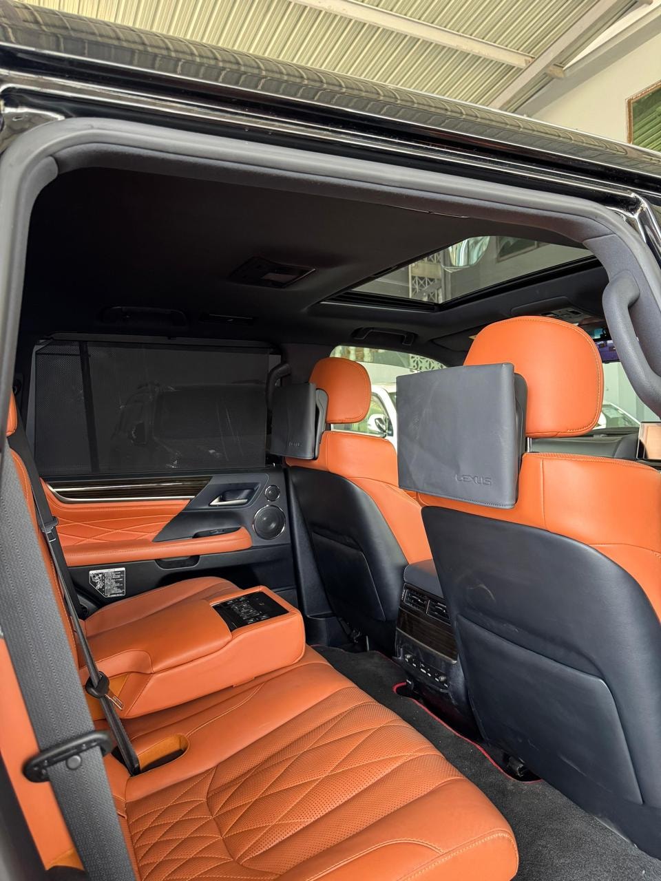 Lexus LX 570 - Image 10