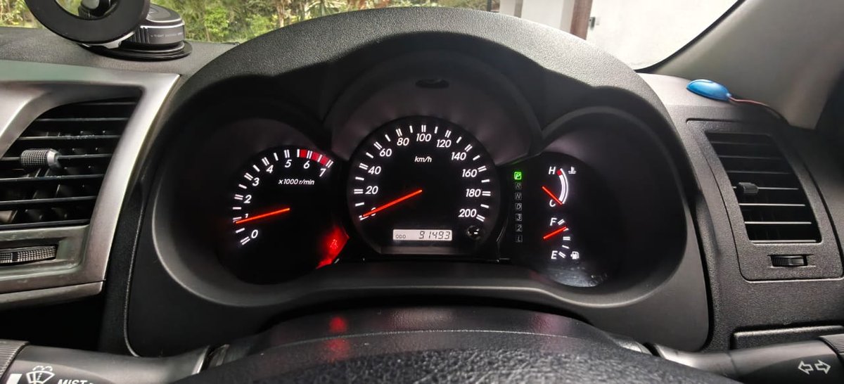 Toyota Hilux - Image 10