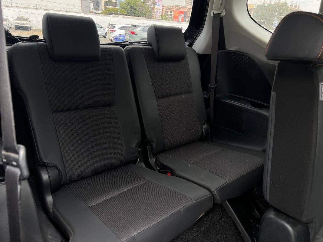 Toyota Sienta - Image 2