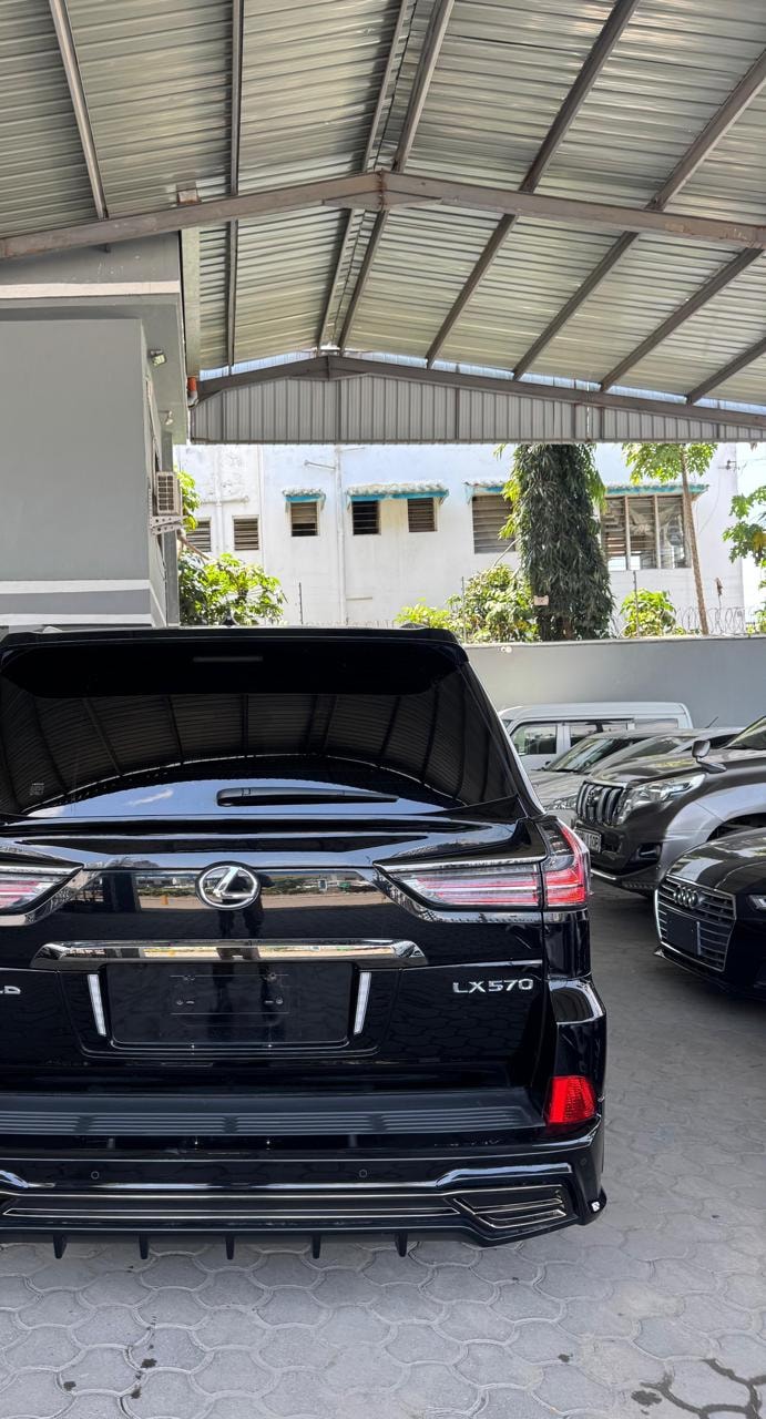 Lexus LX 570 - Image 7