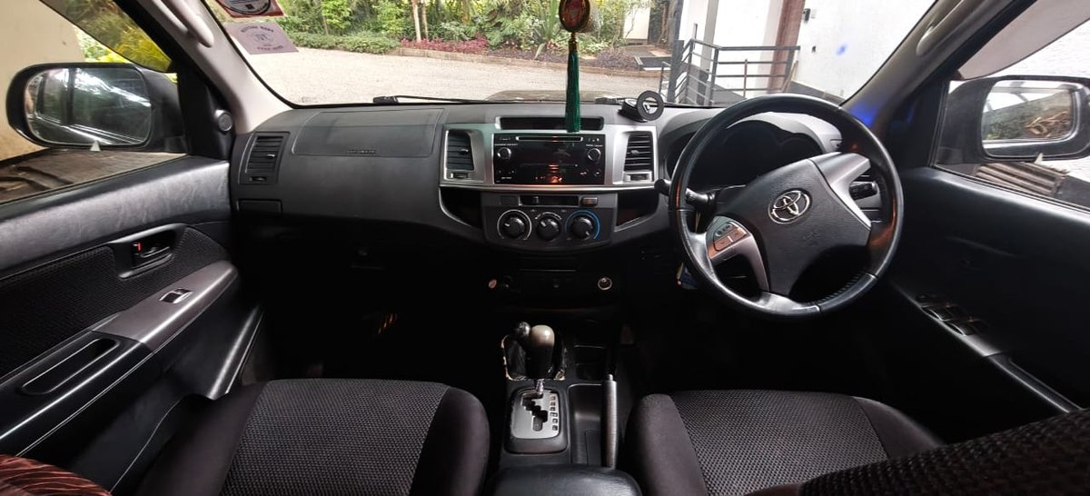 Toyota Hilux - Image 6