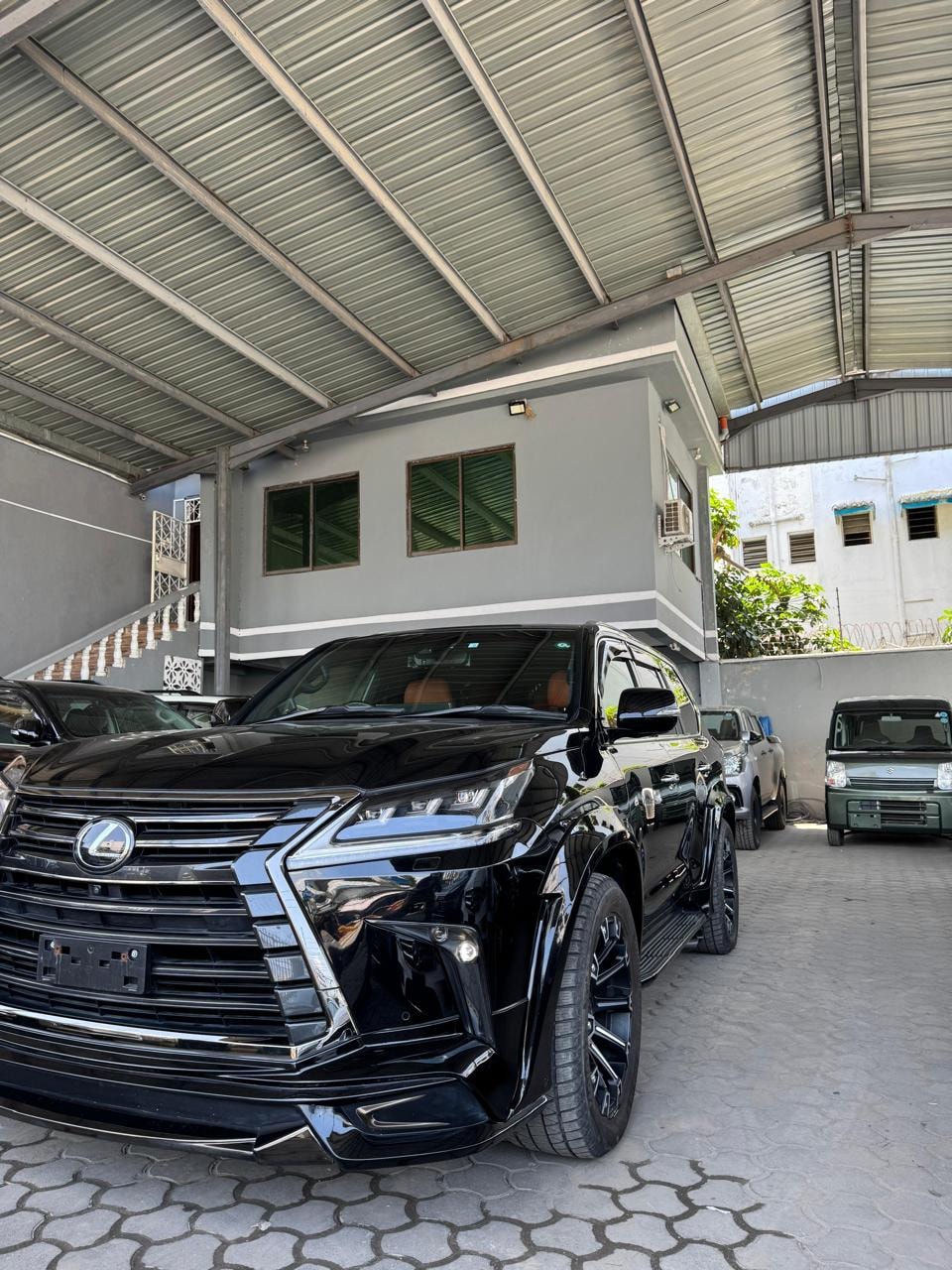 Lexus LX 570 - Image 6