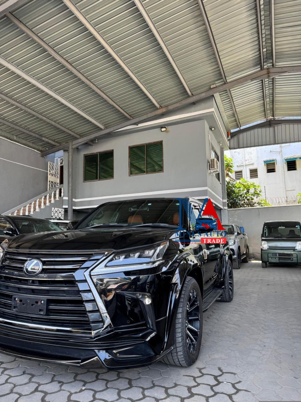 Lexus LX 570 - Image 4