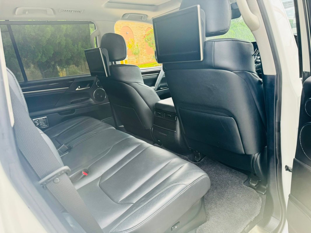 Toyota LX 570 - Image 7