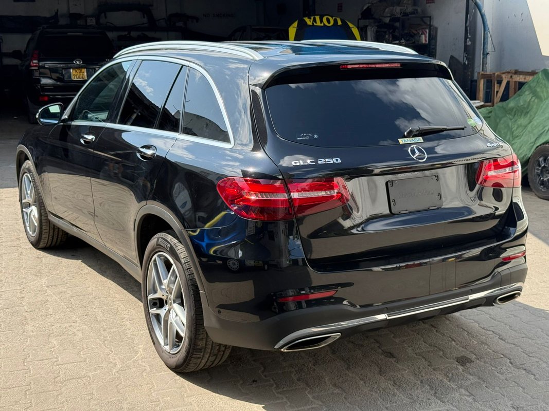 Mercedes-Benz Benz - Image 1