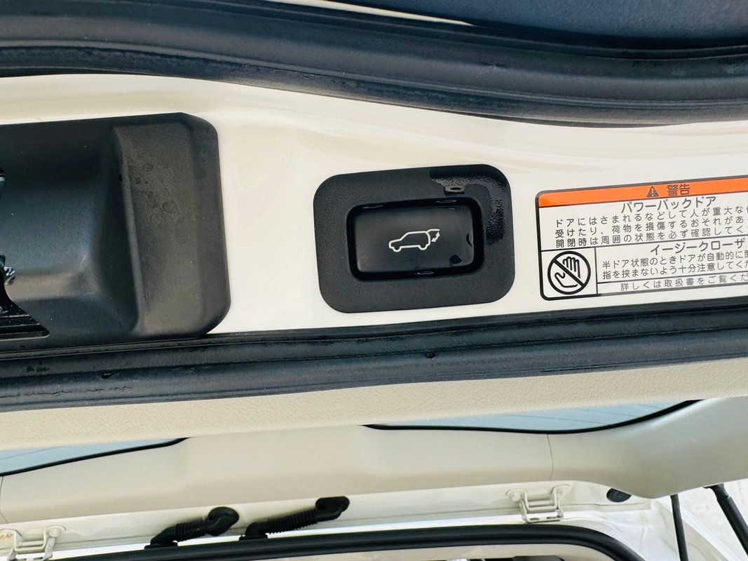 Toyota LX 570 - Image 8