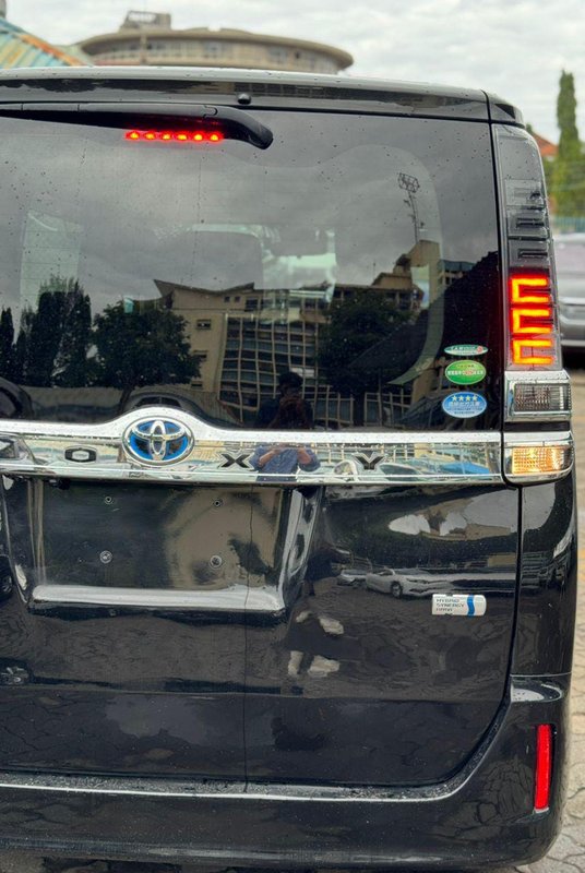 Toyota VOXY - Image 6