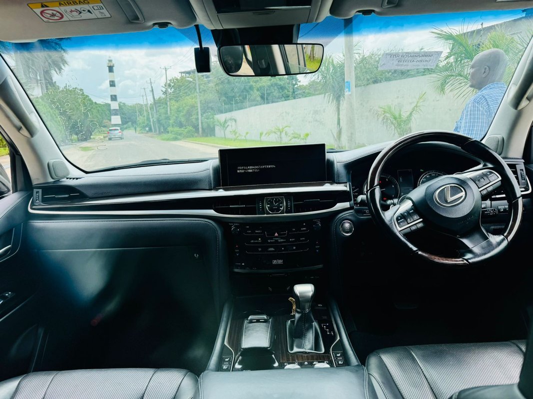 Toyota LX 570 - Image 10